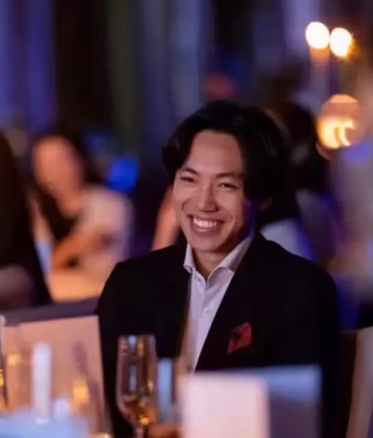 張藝謀18歲兒子是真學霸!被七所大學錄取包括耶魯,哥與姐也是上名校,網友:一家人都是學霸