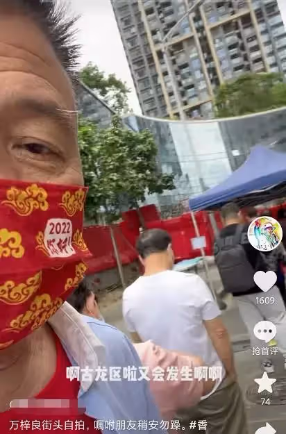 萬梓良再惹爭議!將美女往懷里拽臉還貼脖子,對方躲不開滿臉害怕