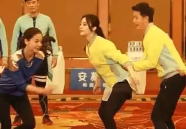「撕名牌」原來是這樣拍的?把我們騙的好苦,難怪趙麗穎說有劇本