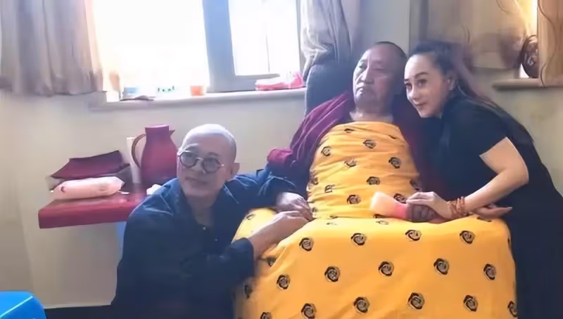 李連杰妻子利智近照曝光,五官和以前沒啥區別,但皮膚太鬆了,網友:歲月不饒人啊