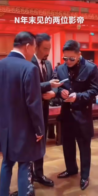 萬梓良任達華罕見同框!兩人熱情擁抱狀態大好,越活越有大佬的風范