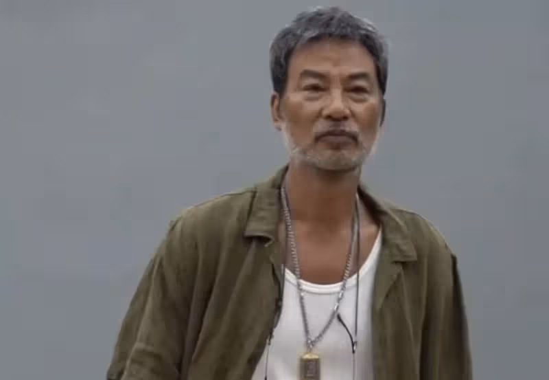 萬梓良任達華罕見同框！兩人熱情擁抱狀態大好，越活越有大佬的風范