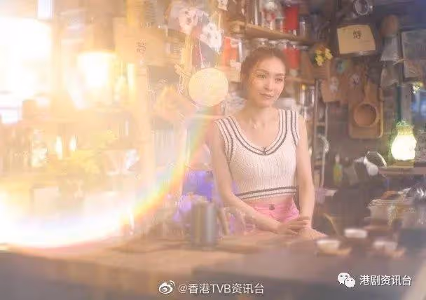 李佳芯出擊小背心曬蠻腰!馮允謙因疫情婚期一拖再拖