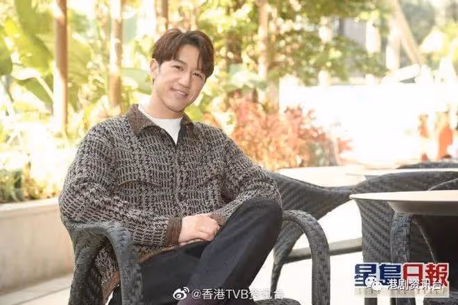 李佳芯出擊小背心曬蠻腰!馮允謙因疫情婚期一拖再拖
