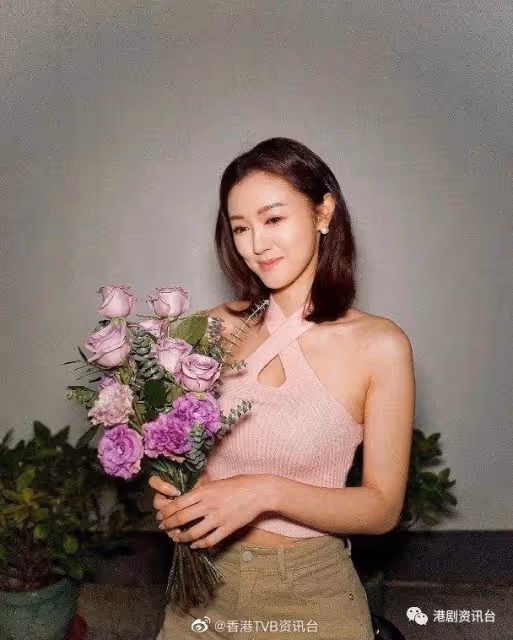 TVB富貴港姐曬火辣三點式!老公兼當紅小生卻說:你不是我老婆!