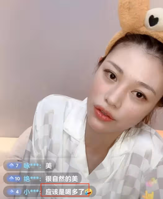35歲葛薈婕直播受辱,被網紅逼問與汪峰關係,情緒失控破口大罵
