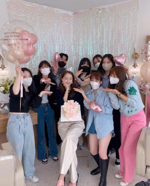 少女時代允兒,戴著最近很火的全套兒童首飾,展示可愛的公主形象