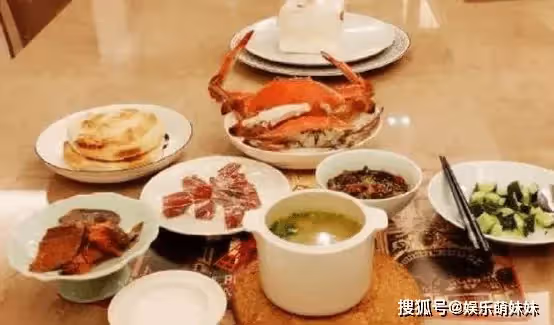 張翰豪宅裝修，家裡面積超大，不愧是魚塘「塘主」