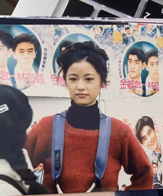 林心如整牙前舊照被翻出!「穿連衣裙配髮帶」小虎牙超搶鏡,「超文藝穿搭」引領潮流:霍建華都相見恨晚