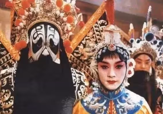 1992年霸王別姬殺青宴上,張國榮:你再打她,我讓香港兄弟收拾你!