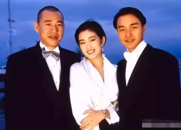 1992年霸王別姬殺青宴上,張國榮:你再打她,我讓香港兄弟收拾你!