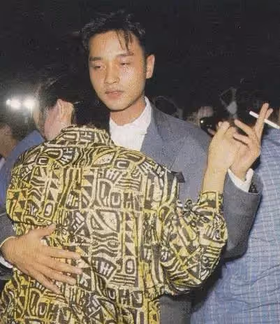 1992年霸王別姬殺青宴上,張國榮:你再打她,我讓香港兄弟收拾你!