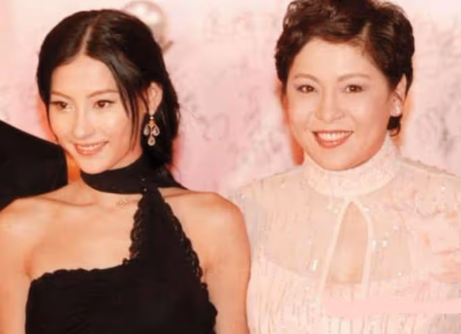 張柏芝被前經紀人追討上千萬,拖2年仍沒解決,對方曾否認追求她