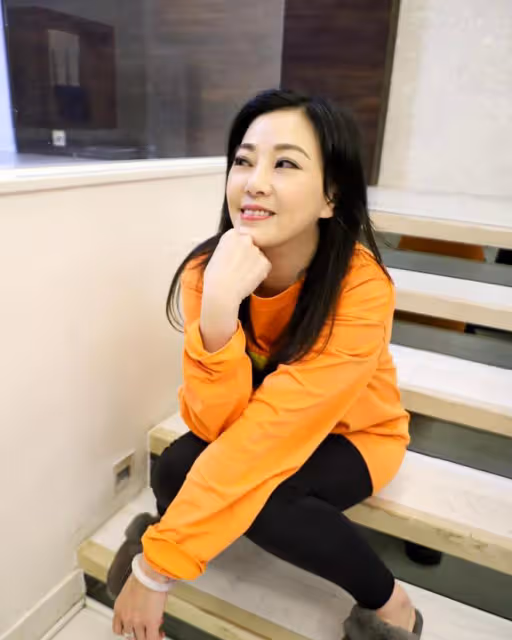 50歲劉小慧近況,嫁蘇志威住過億豪宅生活愜意,月花超3萬養寵物