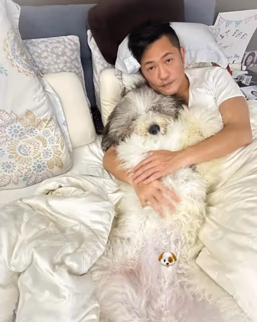 50歲劉小慧近況,嫁蘇志威住過億豪宅生活愜意,月花超3萬養寵物