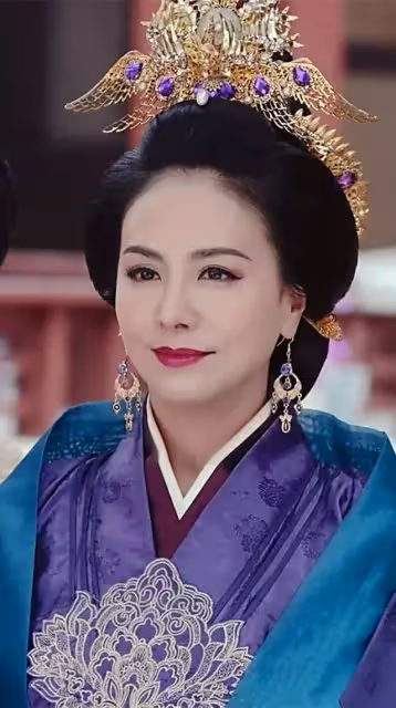 15歲出道！35歲獲金鐘獎影后　被譽台灣第一美人「感情卻一波三折」半百仍單身一人