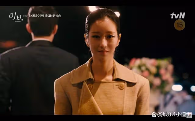 復仇女神徐睿知5月復出!全身布滿黑羽毛化身A4腰,模樣纖細艷麗