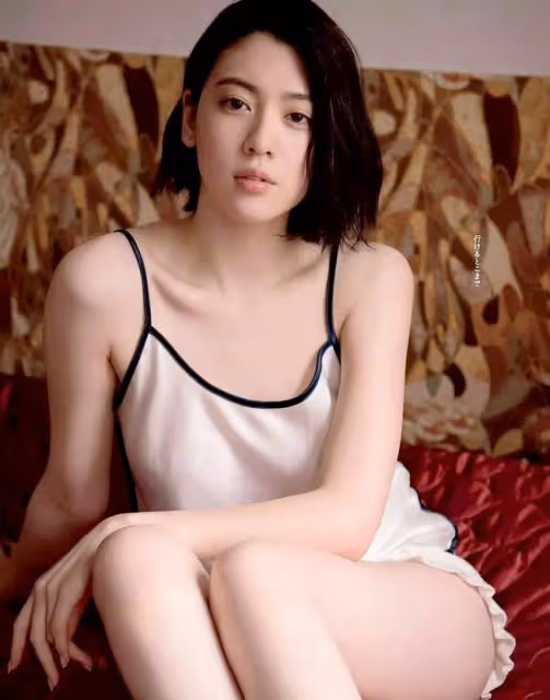 日本模特三彩吉花擁有傲人身材