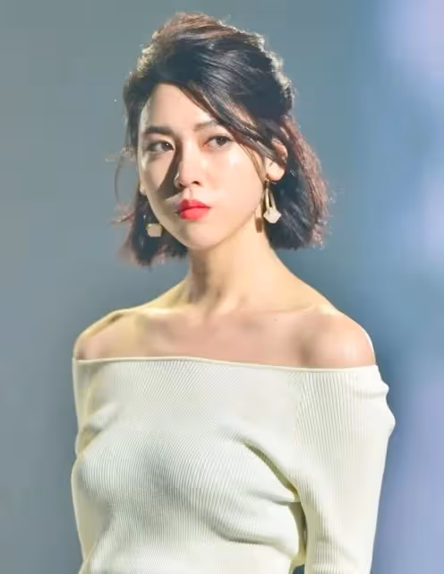 日本模特三彩吉花擁有傲人身材