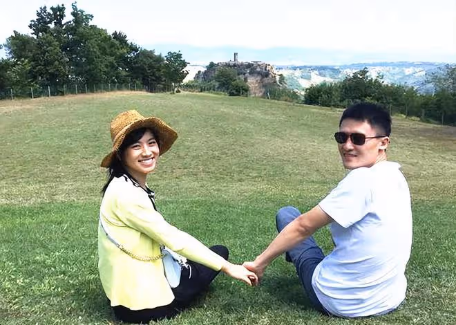 36歲女星宣布戀上普通上班族!與富豪前夫像家人,對方是其老闆