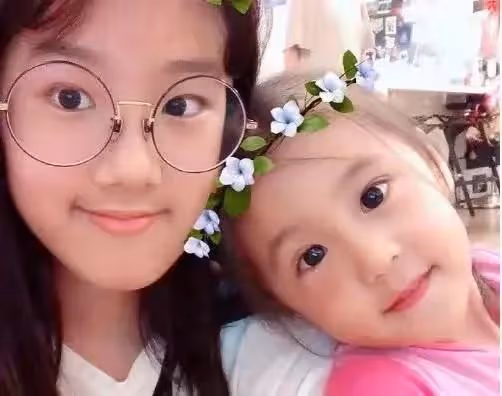 賈靜雯更新女兒日常,孩子又變樣了,老大和老二越來越像