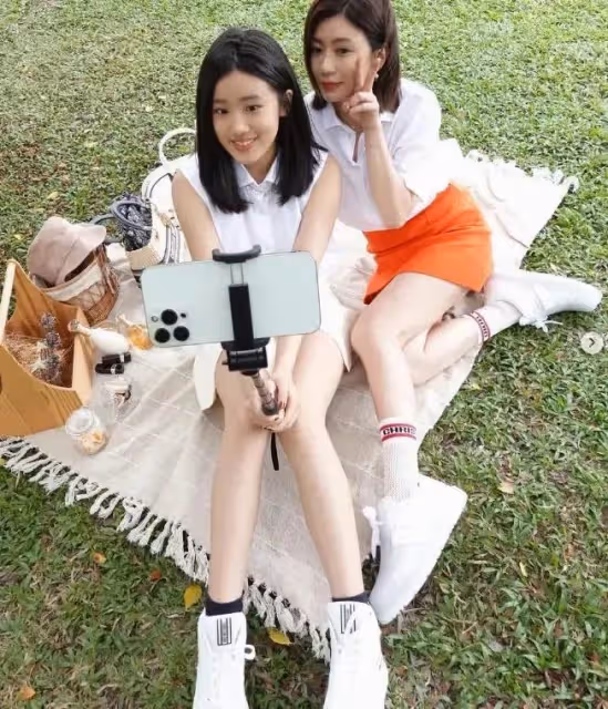 賈靜雯更新女兒日常,孩子又變樣了,老大和老二越來越像
