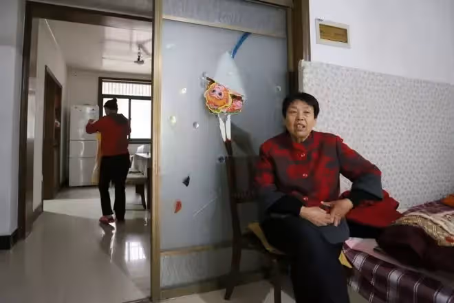 「你媽都那麼大歲數了,看病還得花錢,不如讓她自生自滅算了」
