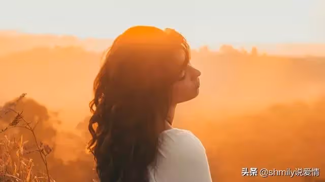 「憑啥給你媽2000給我媽500」,丈夫提離婚,妻子幾句話丈夫認慫