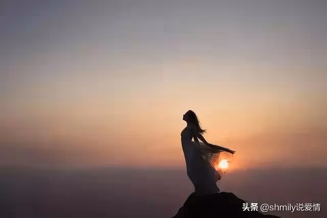 「憑啥給你媽2000給我媽500」,丈夫提離婚,妻子幾句話丈夫認慫