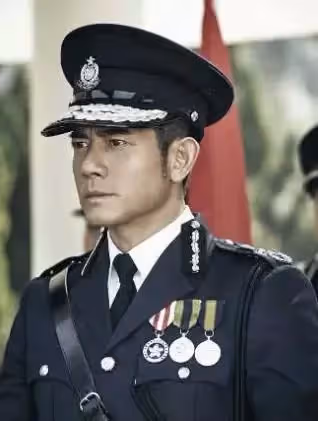 四大天王警服比拼:郭富城一身正氣張學友痞氣,最帥不是劉德華