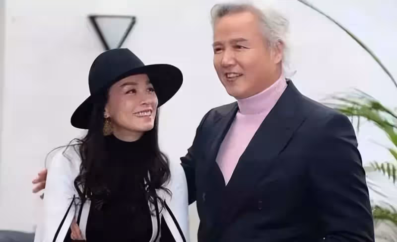 林瑞陽17億財產被封,長子已撇清關系「曬愜意擼貓照」,已刪除父親聯系方式,被挖出未婚妻是二婚