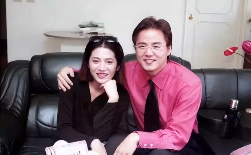 林瑞陽17億財產被封,長子已撇清關系「曬愜意擼貓照」,已刪除父親聯系方式,被挖出未婚妻是二婚