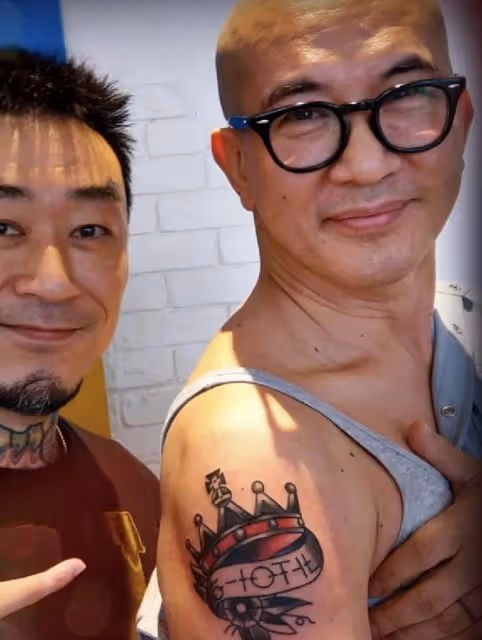 具俊曄咬牙忍受劇痛,在手臂和脖子紋身示愛,還刻上了大S的名字