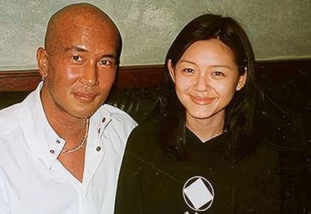 具俊曄咬牙忍受劇痛,在手臂和脖子紋身示愛,還刻上了大S的名字
