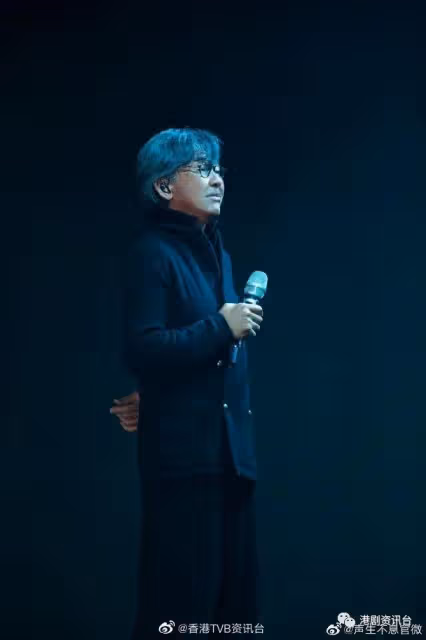前輩錫住︱楊千嬅拎自家金曲拱照 炎明熹討彩頭