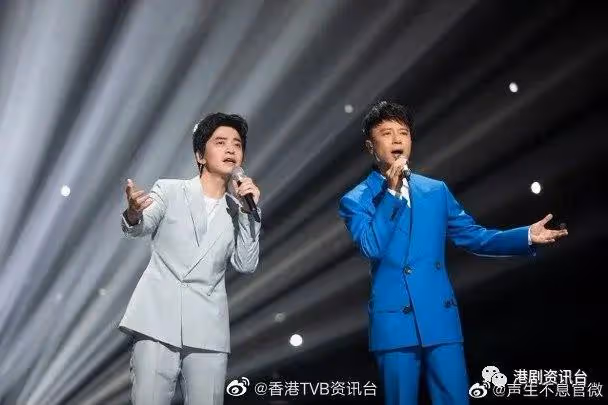 前輩錫住︱楊千嬅拎自家金曲拱照 炎明熹討彩頭