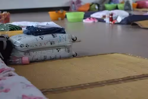 陪女上司出差,酒店只剩一間房男子無奈打地鋪,回到公司卻被開除,老同事直搖頭:你犯了大忌
