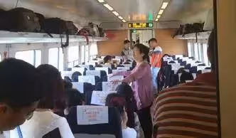陪女上司出差,酒店只剩一間房男子無奈打地鋪,回到公司卻被開除,老同事直搖頭:你犯了大忌