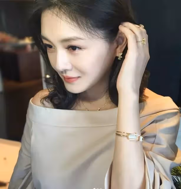 45歲大S，暴瘦30公斤重回顏值巔峰！素顏美如少女，還能再演杉菜，網友直呼不敢認