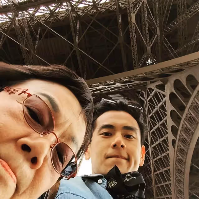 最帥孝子，彭于晏帶年邁母環遊世界，驚曝自己常下跪，難忘媽媽單親養3孩他淚憶：我都看見了.