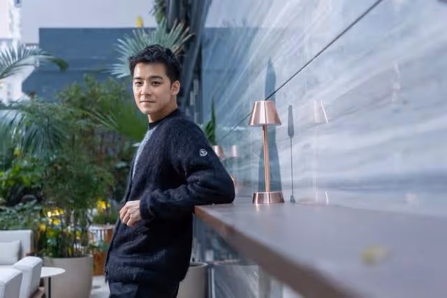 突發!32歲TVB富二代力捧小生宣布離巢,家底豐厚與郭富城做鄰居