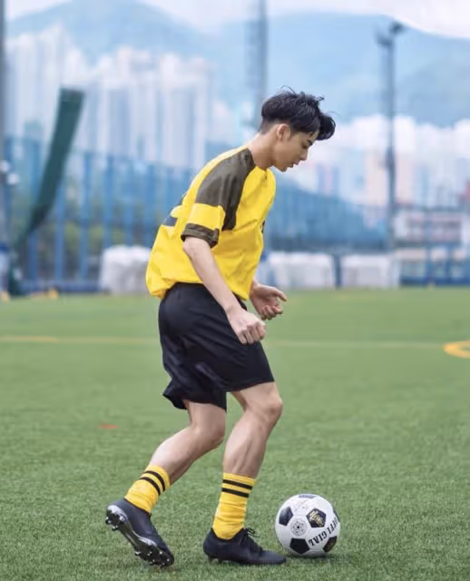 突發!32歲TVB富二代力捧小生宣布離巢,家底豐厚與郭富城做鄰居