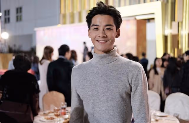 突發!32歲TVB富二代力捧小生宣布離巢,家底豐厚與郭富城做鄰居