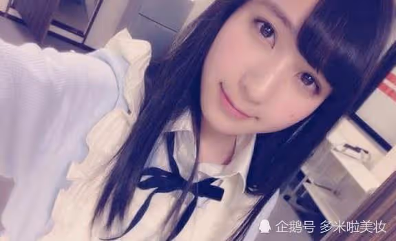 日本女星曬照片,瞳孔中的倒影暴露住址,男粉潛藏暗處將其拖走