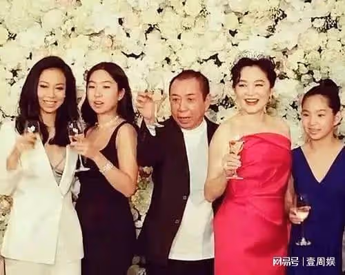 林青霞自曝婚姻現狀,高調曬老公送的禮物,疫情在家打麻將!