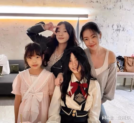 許雅鈞二女兒近照曝光,14歲就開始秀身材,小S:不要隨便給人看