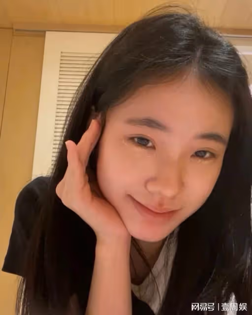 許雅鈞二女兒近照曝光,14歲就開始秀身材,小S:不要隨便給人看