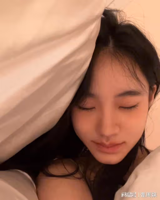 許雅鈞二女兒近照曝光,14歲就開始秀身材,小S:不要隨便給人看