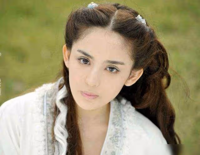 同是絕色,熱巴成爽文女主,娜扎卻只是一個美女…到底差在哪?