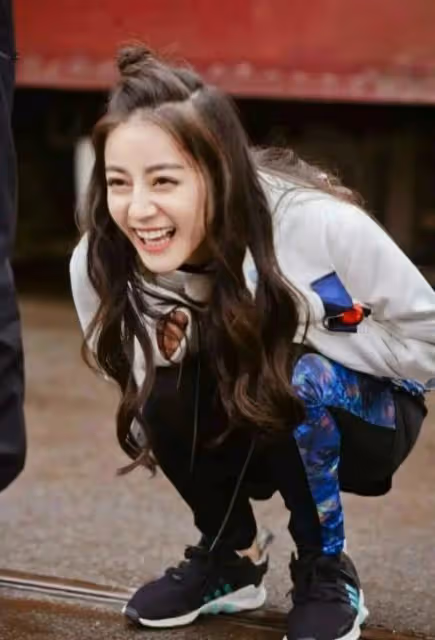 同是絕色,熱巴成爽文女主,娜扎卻只是一個美女…到底差在哪?